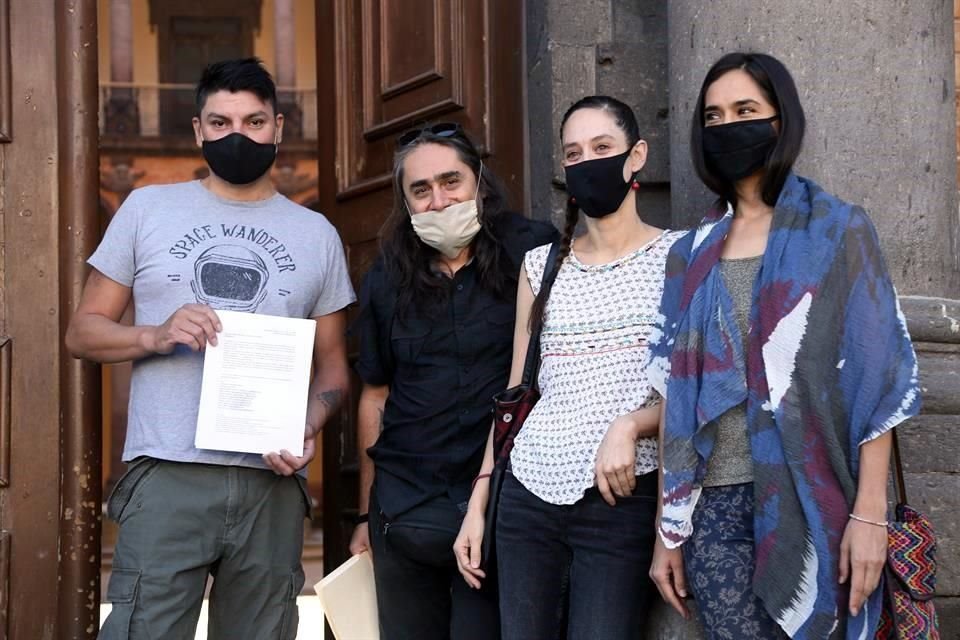 Javier Rodríguez, Miguel Ángel Gutiérrez, Karen de Luna y Sandra Soto, acudieron a la Secretaria de Cultura a entregar la petición.