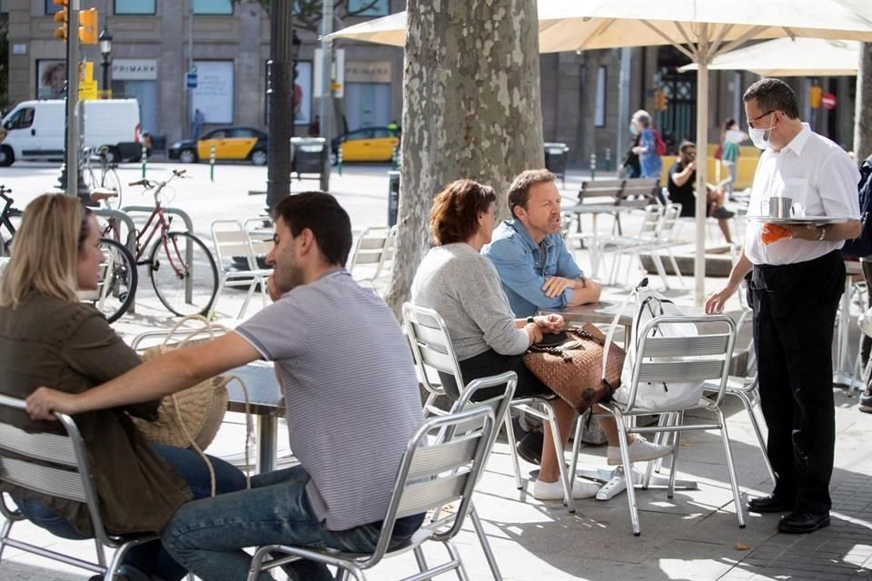 Durante la reapertura, el ayuntamiento de Barcelona informó que refuerza los servicios municipales y pide a los ciudadanos responsabilidad y prudencia.