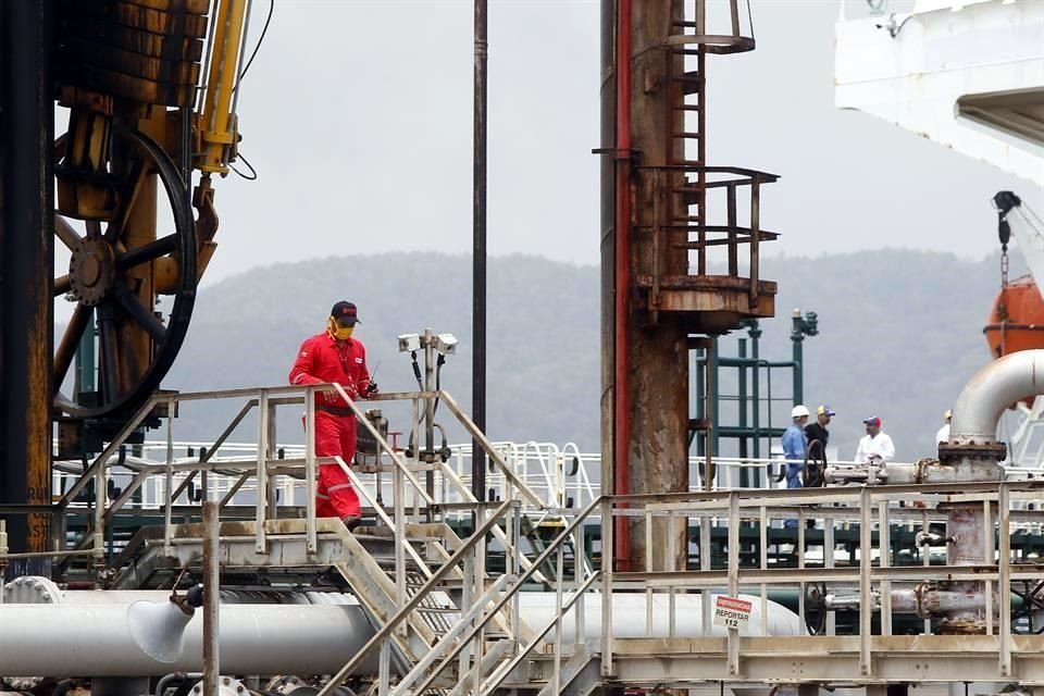 En la sesión se tuvo un bajo nivel de operaciones, debido a que los mercados de Estados Unidos y el Reino Unido estuvieron cerrados por el feriado del Día de los Caídos.