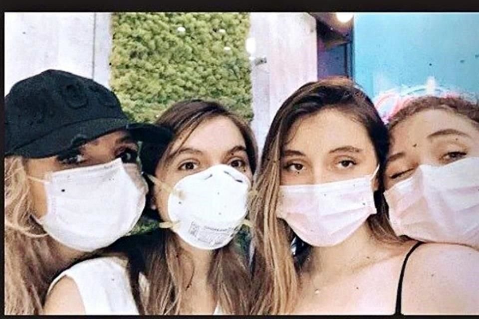 Angélica Rivera posó junto a sus hijas Regina, Fernanda y Sofía Castro.