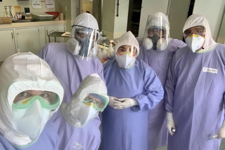 Sacerdotes acuden a las áreas Covid-19 de los hospitales para dar fe y esperanza a los pacientes que luchan contra la enfermedad.