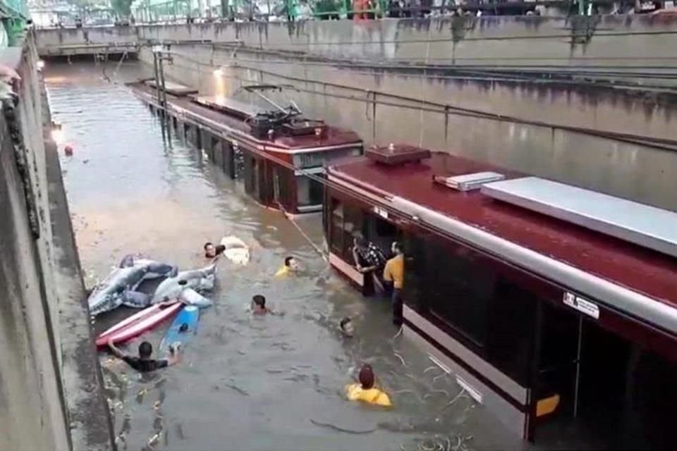 ¿Recuerdas cuando el Tren Ligero de GDL vivió en el 2018 una escena casi igual a la que protagonizaron Jack y Rose en la película Titanic?