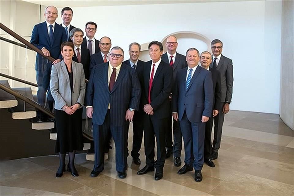 'La pandemia es el evento definitorio de una generación', afirmó Agustín Carstens (centro), director general del Banco de Pagos Internacionales (BPI).