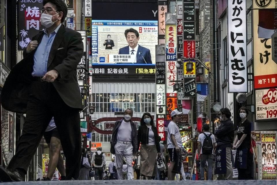 Vista de la calle de Kabukicho, una zona de vida nocturna en Tokio.