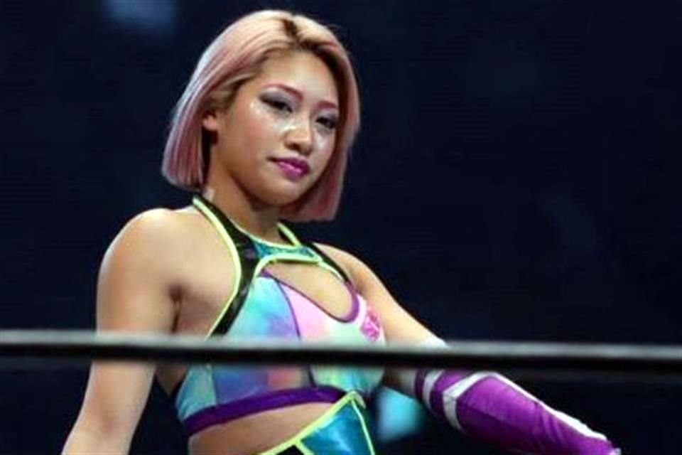 En su carrera como luchadora profesional debutó en 2016 en el Wrestle-1.