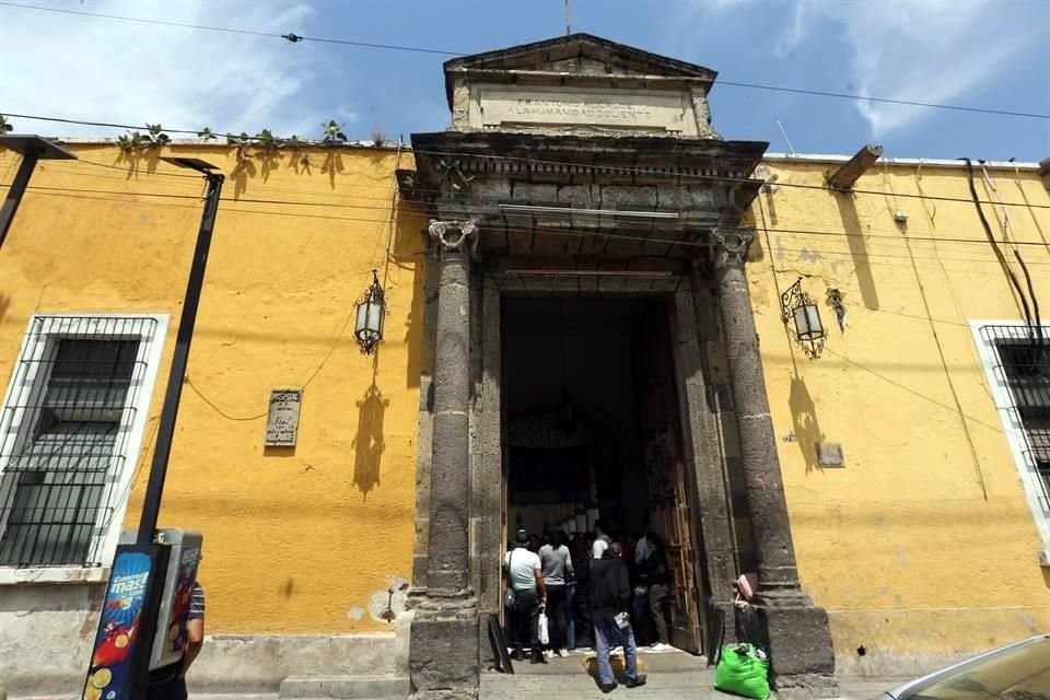 Doctora del Civil Viejo afirma que hay ocasiones que llegan familias enteras para ser atendidas por temor a tener coronavirus.