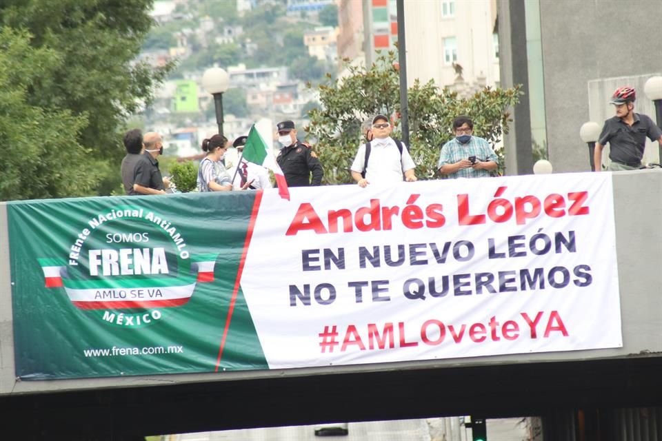 La caravana fue convocada por el Frente Nacional Anti AMLO.