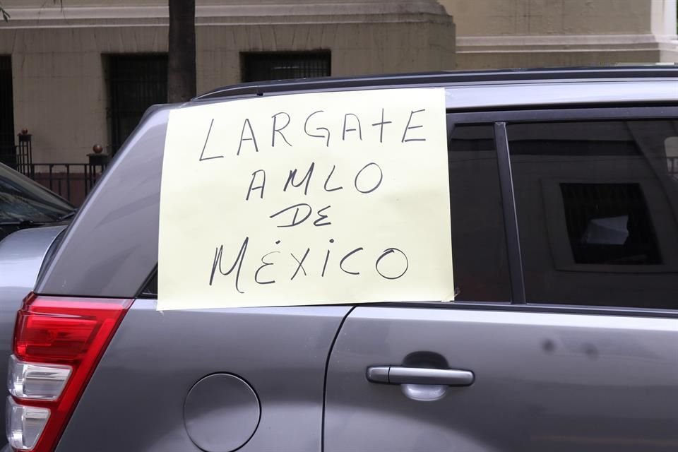  <br>Zaragoza y Zuazua se colapsaron, mientras que en Constitución y Morones Prieto hubo largas filas de autos que buscaban ingresar al Centro para seguir la protesta.