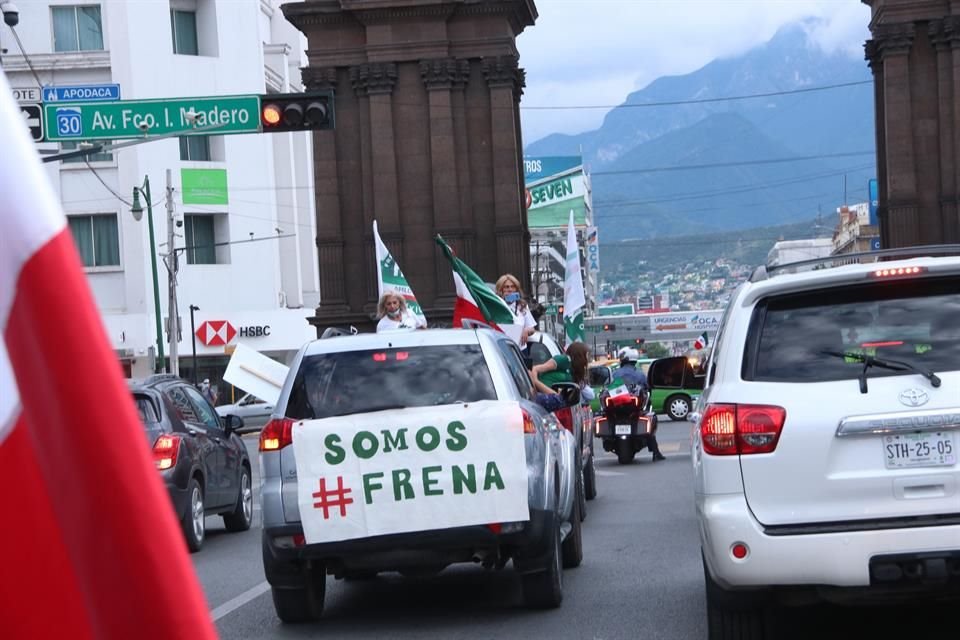  Gilberto Lozano, organizador de la caravana, señaló que lo sorprendió el apoyo de la gente, y se superaron las expectativas de afluencia.