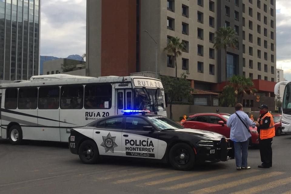 Por las obstrucciones viales, la caravana provocó afectaciones en rutas de transporte urbano, como la 211, 20, 6, 117, 23 y 67.