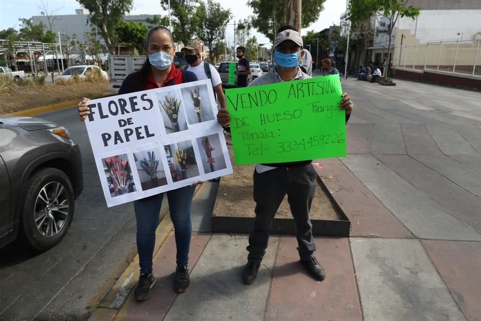 Algunas personas intentaron vender sus productos en las inmediaciones.