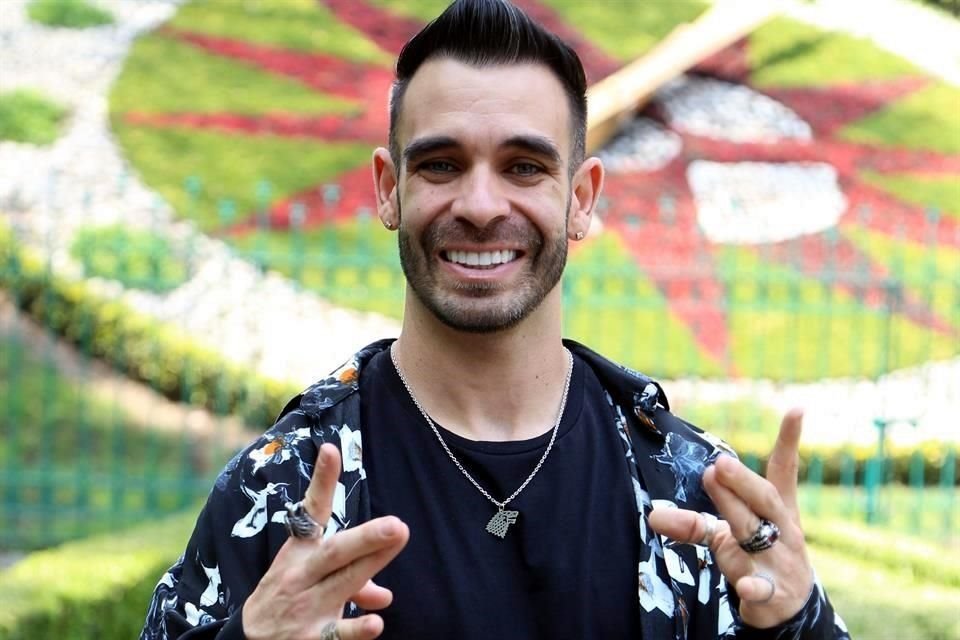 El artista de 41 años trabaja en nuevos sencillos que formarán parte de un próximo material.