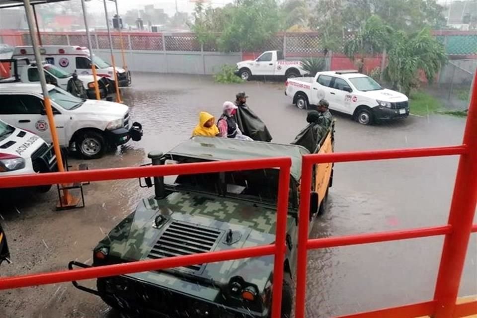 En la evacuación de personas participará personal de las Secretarías de Defensa y Marina, la Guardia Nacional y Protección Civil municipal.