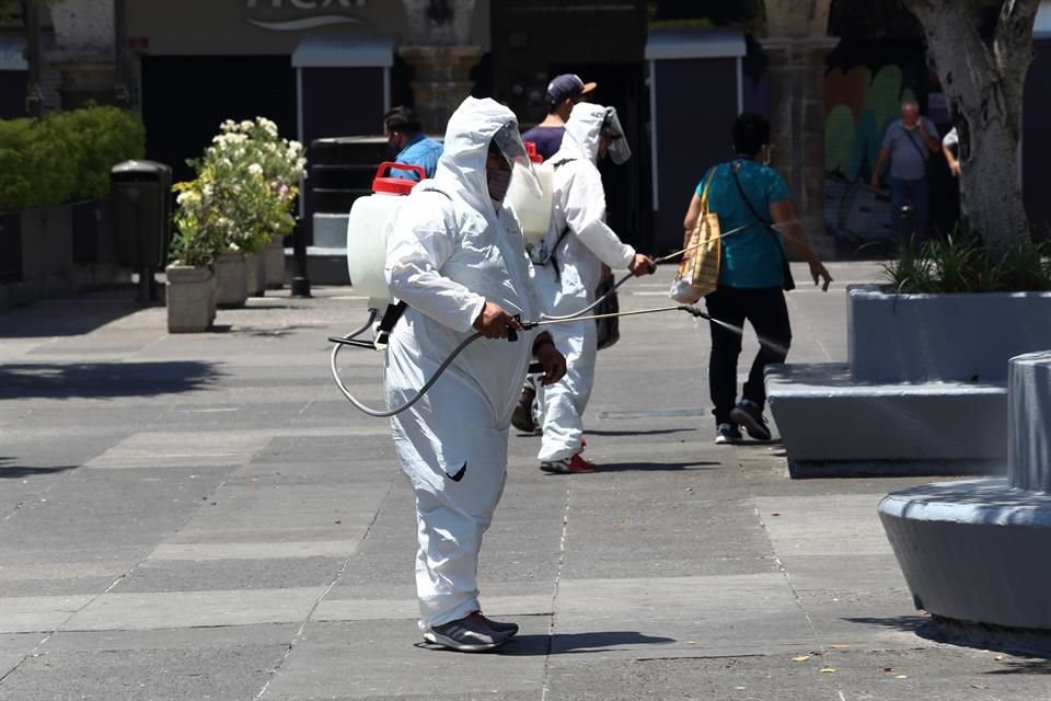 Intensificarán la sanitización de espacios públicos, repartirán cubrebocas entre la población y reforzará la campaña para invitar a la gente a quedarse en casa.