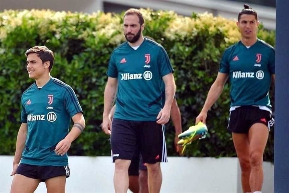Gonzalo Higuaín causó revuelo en el entrenamiento de la Juve.