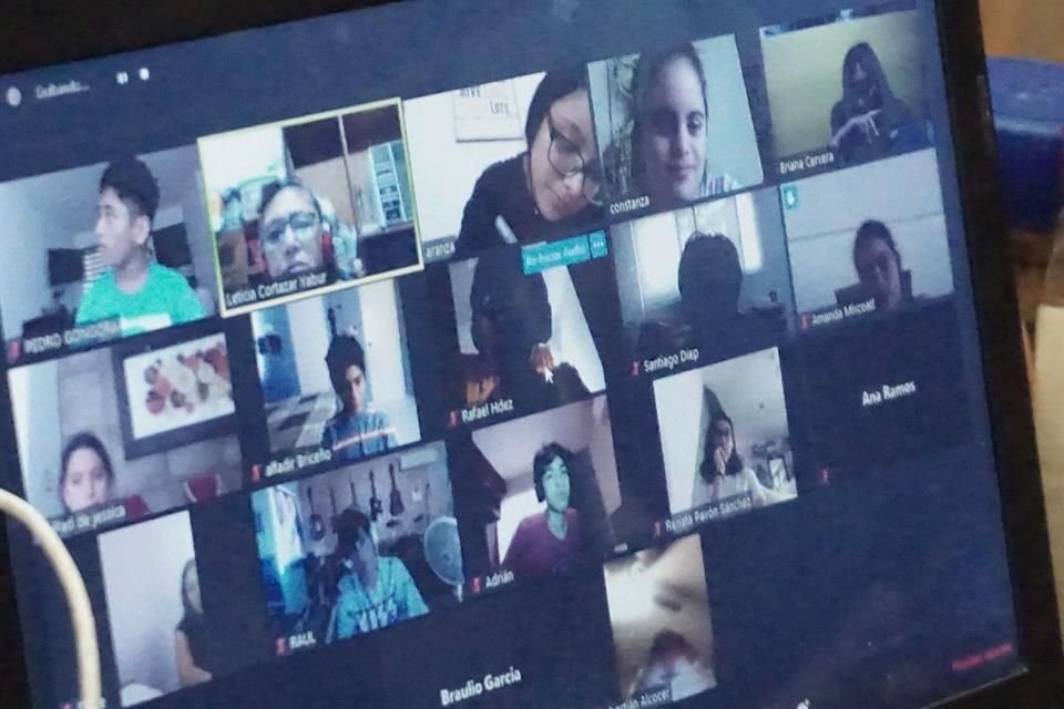 Una clase virtual de una escuela particular en Jalisco fue blanco de 'Zoombombing' al recibir un ataque con imágenes pornográficas.