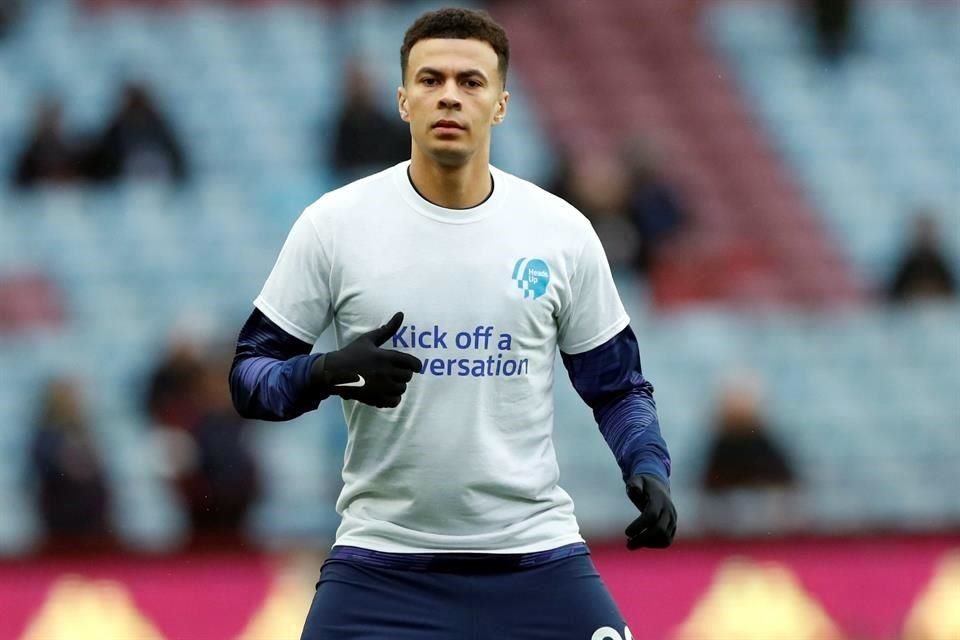 Dele Alli fue suspendido por un comentario burlesco de tinte racista en redes sociales.