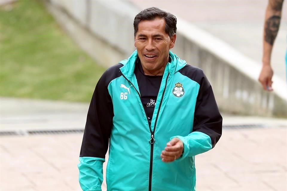 Galindo fue trasladado a piso en un hospital privado de Guadalajara.