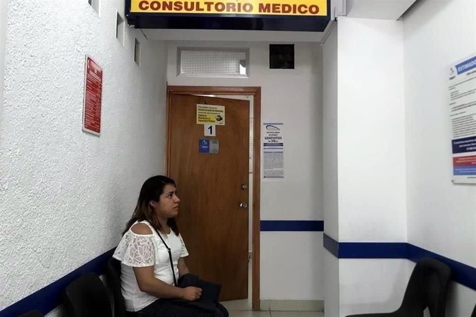 REFORMA constató que los médicos registran la presencia de pacientes con síntomas de Covid y que regularmente les indican hacerse la prueba y aislarse.