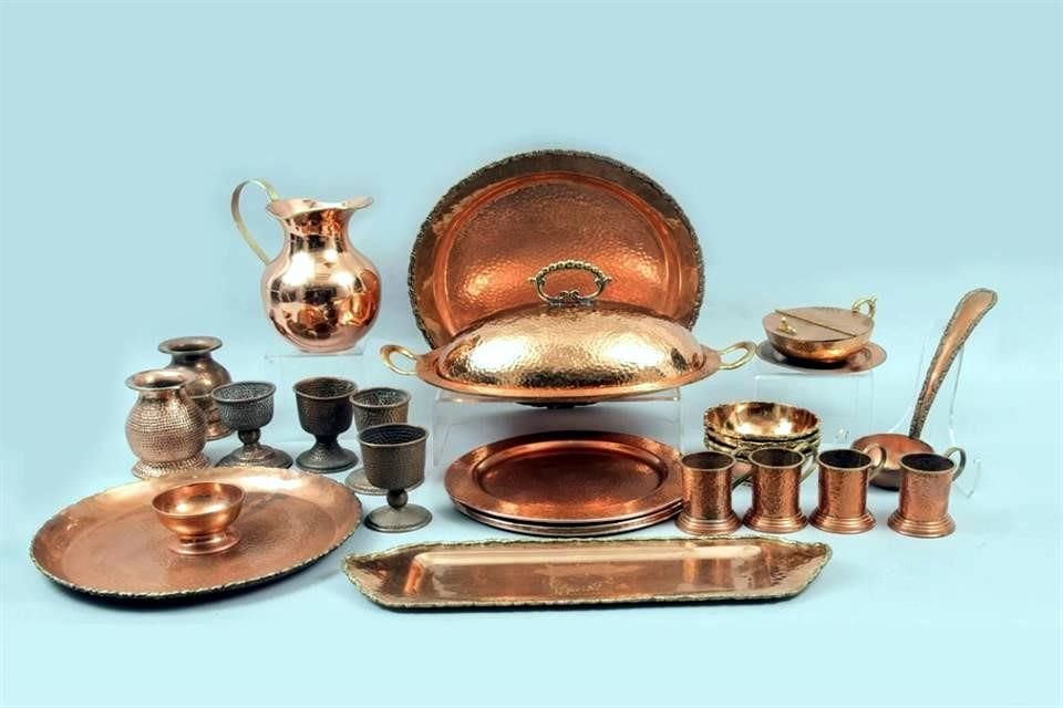 Entre los artículos a subastarse hay sillones, estanterías, obras de arte, vajillas, elementos decorativos, utensilios de servicio y emblemáticos vinos franceses.
