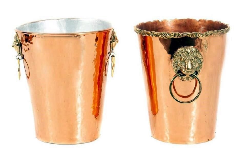 Entre los artículos a subastarse hay sillones, estanterías, obras de arte, vajillas, elementos decorativos, utensilios de servicio y emblemáticos vinos franceses.