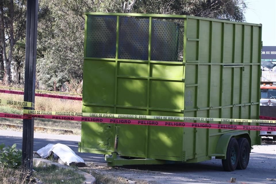 El accidente ocurrió  en el Anillo Periférico, entre las calles Abel Salgado y Carlos Mérida, en la Colonia Paraísos del Colli.