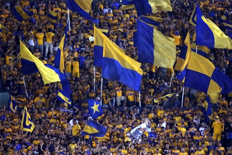 Actualmente, la barra de Tigres está ubicada detrás de una de las porterías del Uni y dentro de una zona exclusivamente para barristas.