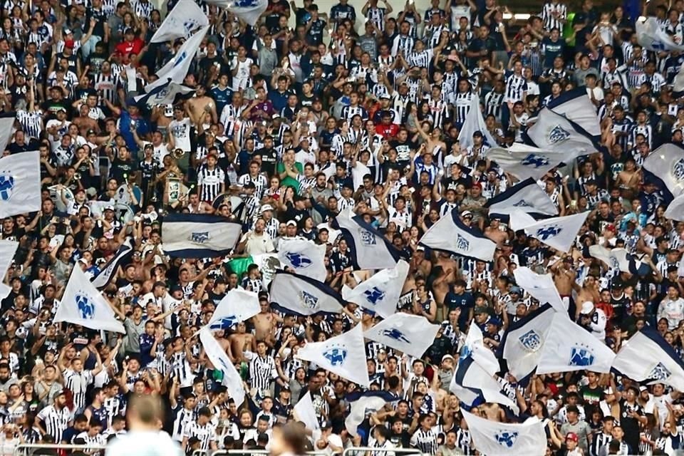 La barra de Rayados también podría desaparecer.