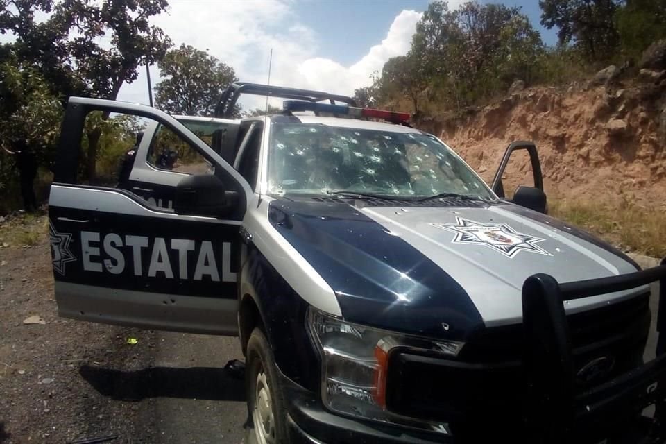 Los cuatro policías y una agente estatal lesionados fueron internados en el Hospital General 'Adolfo Prieto' en Taxco.
