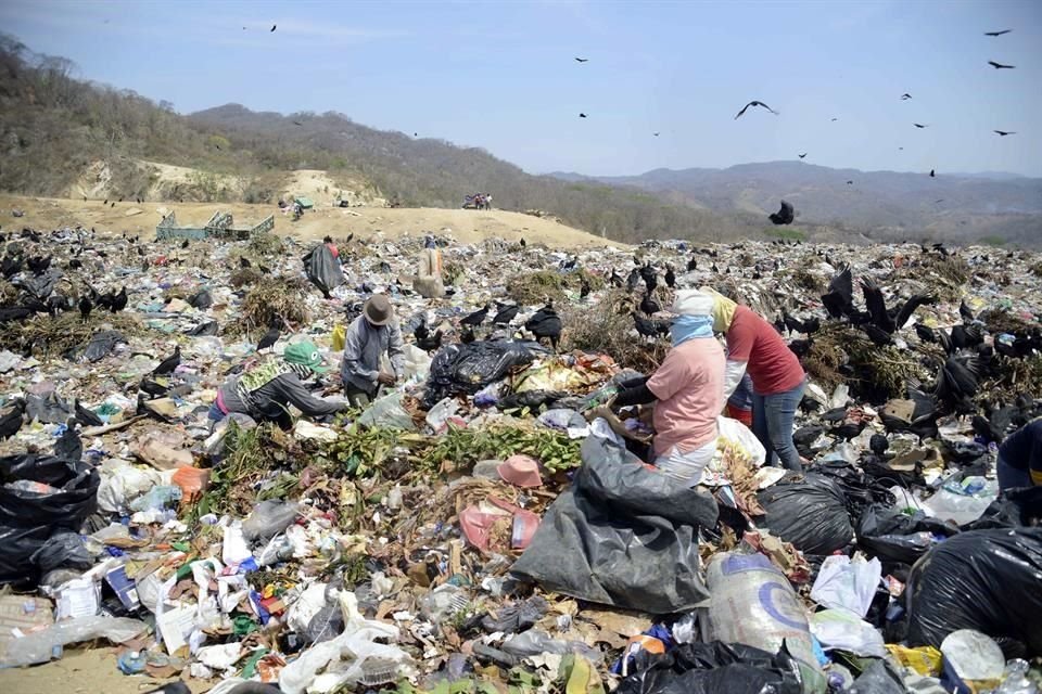 En México se generan 120 mil 128 toneladas de basura al día, cerca de 5 mil toneladas por hora, cifra que resulta cada vez más intratable.