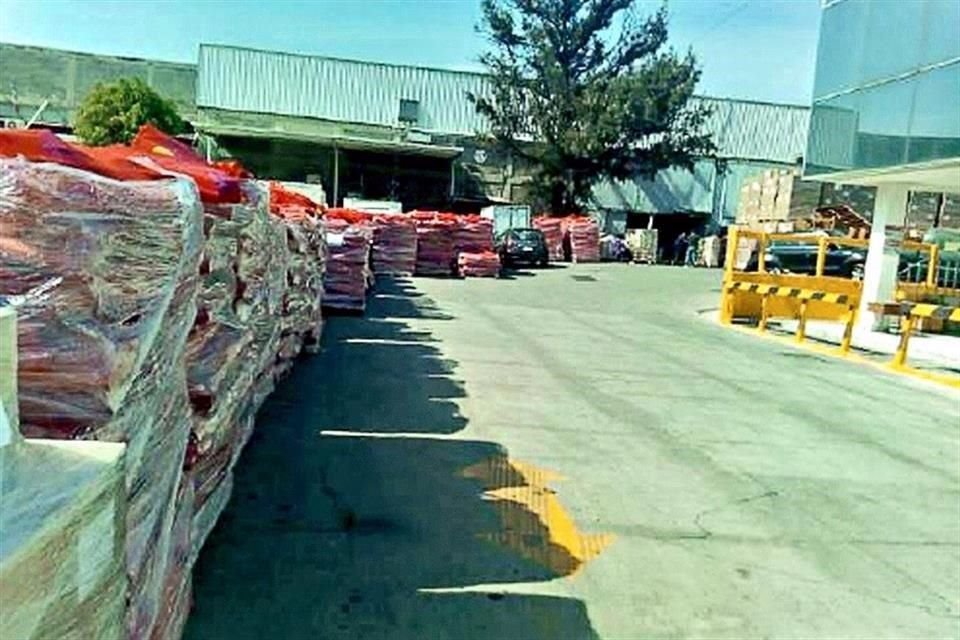 En marzo pasado, las bodegas de Conafe se encontraban repletas de artículos adquiridos en 2019.