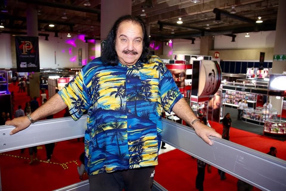 Ginger Banks acusó a Ron Jeremy en 2016 y publicó en 2017 un video en el que habló sobre otras mujeres quienes también fueron supuestamente agredidas por el famoso.