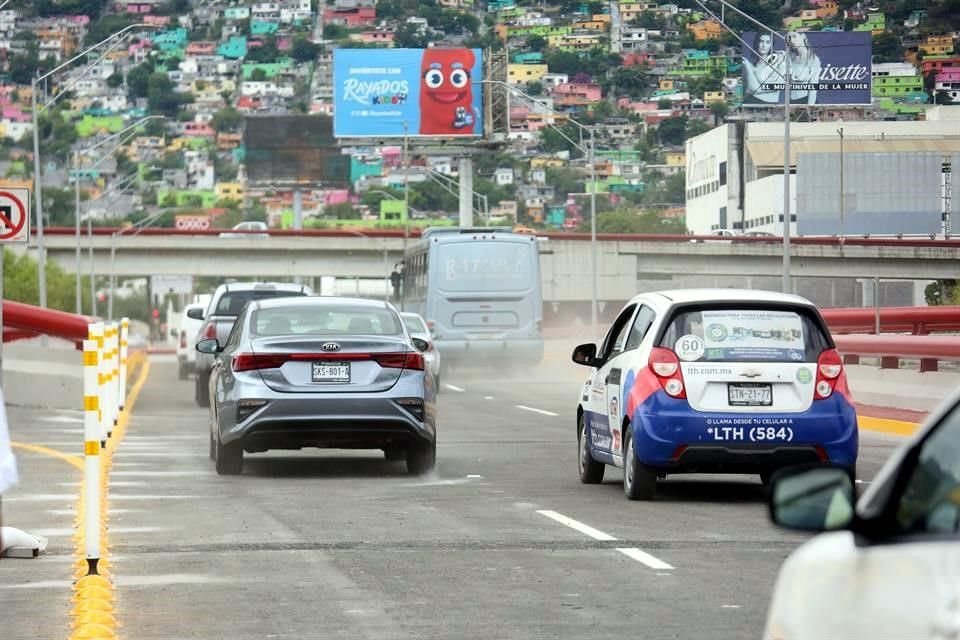 Luego de 38 días de labores, el puente Pino Suárez fue reabierto a la circulación.