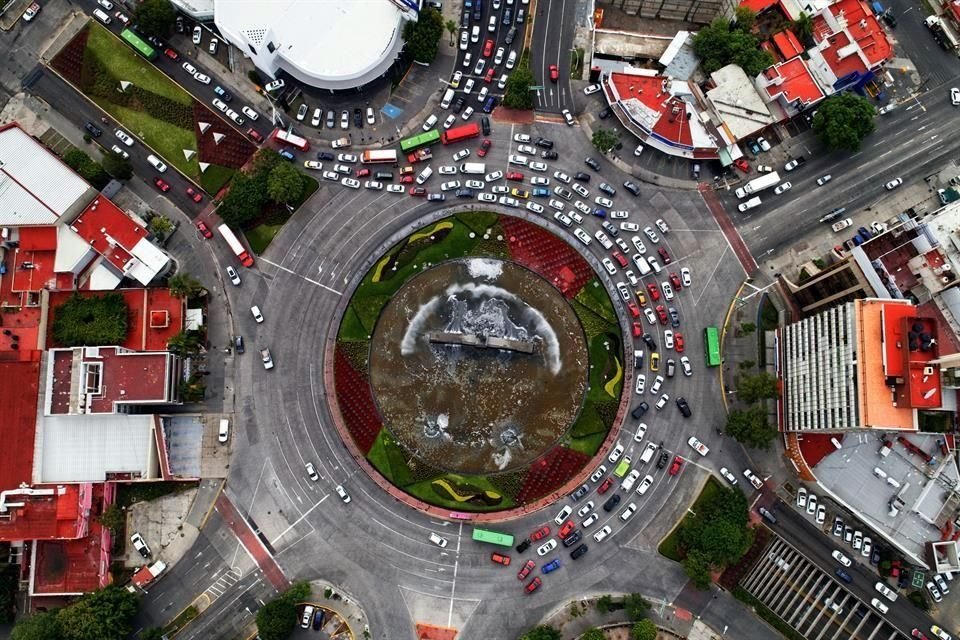 Vista aérea de la manifestación en su pasa por la Glorieta Minerva.