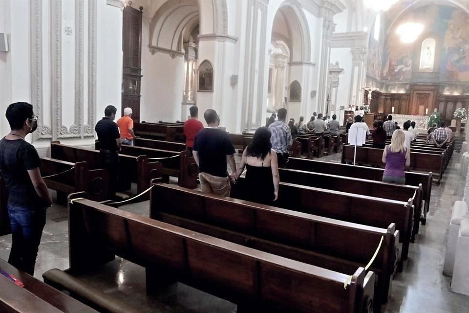 Las misas en Catedral ha tenido una asistencia menor a la permitida.