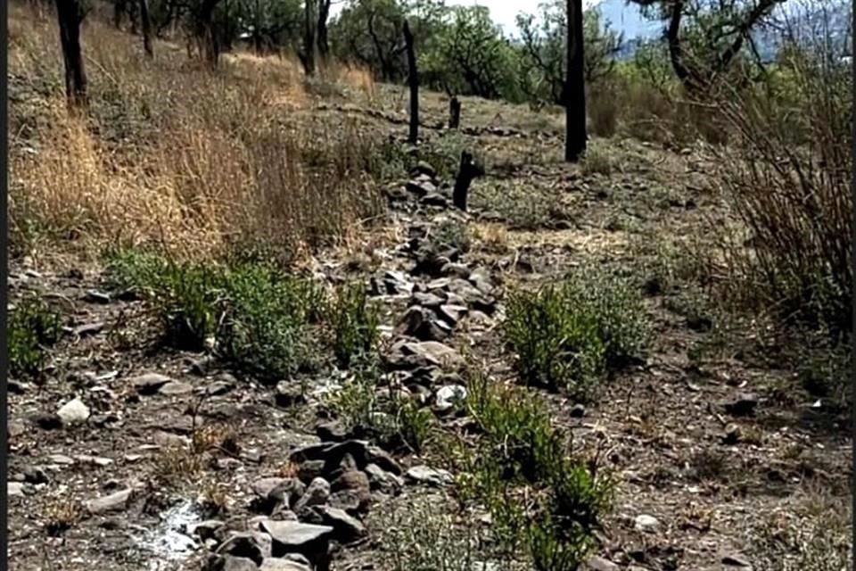 Las delimitaciones fueron realizadas a lo largo de 100 metros, utilizando líneas de cal, piedras y excavaciones