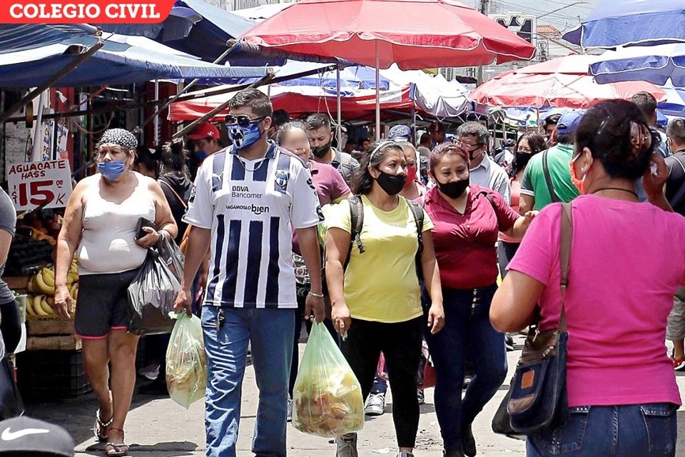 Las zonas comerciales formales e informales lucieron con cientos de compradores, pese a la restricción por el Covid.