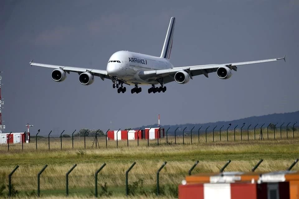 La recuperación no puede suceder hasta que los gobiernos restauren la libertad para viajar, señaló IATA.