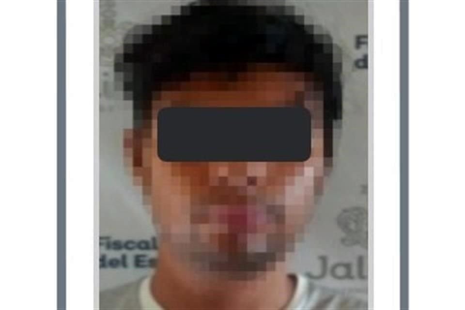 Marcos, entrenador de futbol de liga de menores, acusado de abuso sexual infantil.