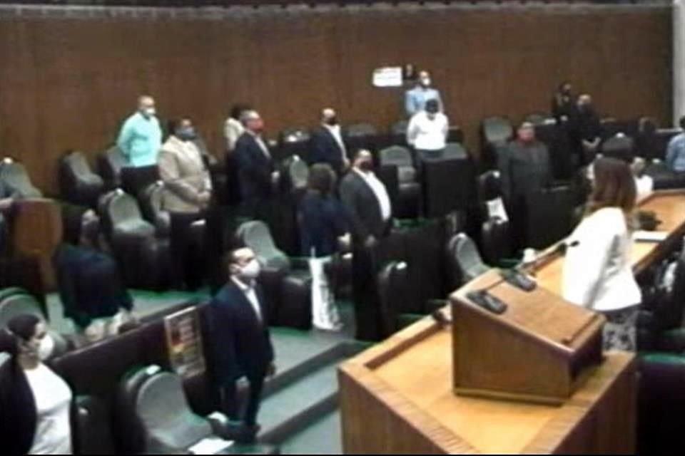 El Congreso del Estado guardó un minuto de silencio.