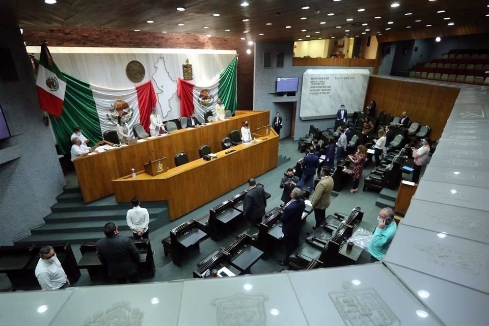 Por mayoría, la Diputación Permanente aprobó hoy convocar al Pleno a un periodo extraordinario para votar la nueva Ley del Isssteleón. 