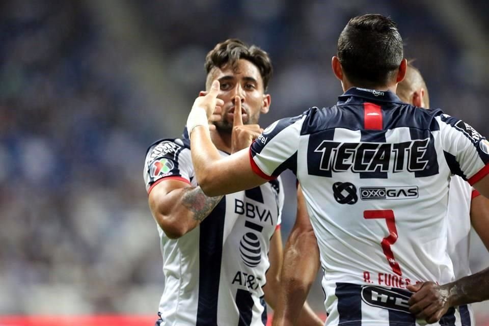 Jonathan Urretaviscaya volvería en los próximos días tras concluir su préstamo con el Peñarol.