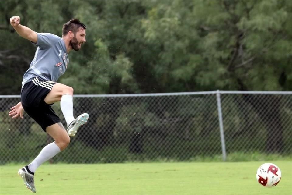 Gignac está listo para comandar el ataque de los felinos.