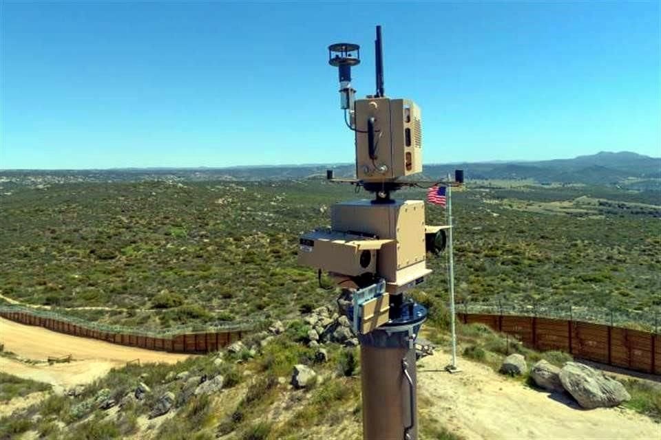 Las torres pueden distinguir entre personas, animales y vehículos y alertar directamente a los celulares de la Patrulla Fronteriza.