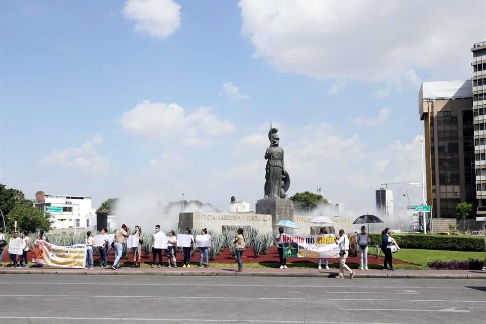 El contingente se reunió en La Minerva.