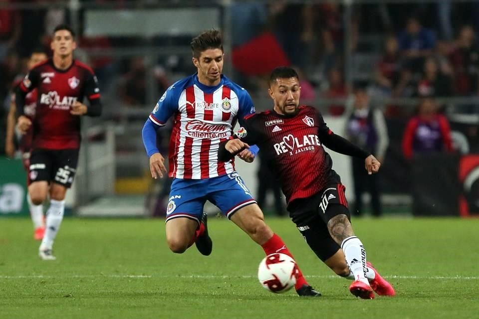 Chivas ha sufrido en el tema colectivo durante sus dos primeros juegos.