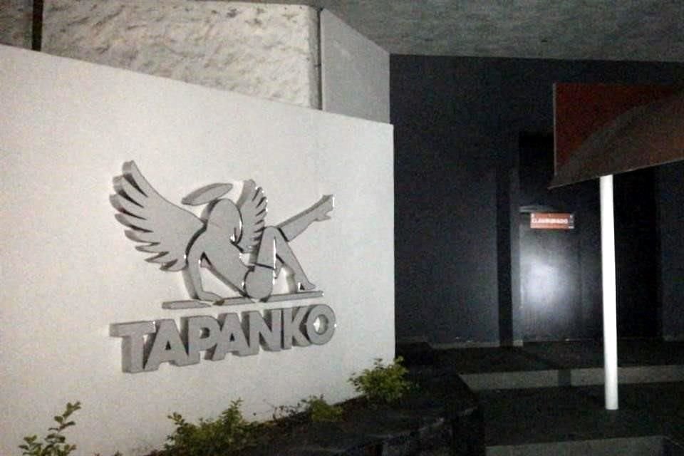 El Ayuntamiento de Zapopan clausuró un 'table dance' que abrió antes de la fecha permitida con el pretexto de que ofrecía servicio de alimentos.