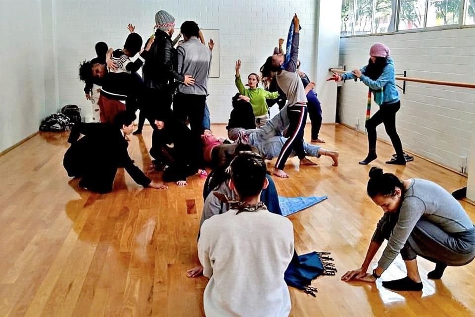 ANTES DE LA PANDEMIA. Los estudios en danza son de los más afectados por la obligada distancia; el contacto con el cuerpo del otro es esencial.