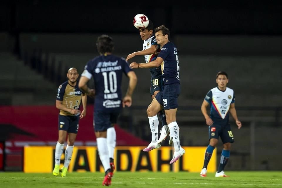 Muy pocas jugadas en las áreas.