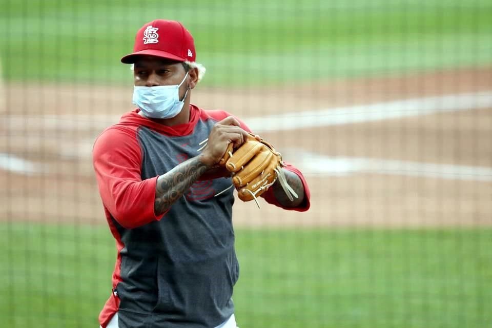 El pitcher Carlos Martínez recibió luz verde para unirse a los Cardenales de San Luis.